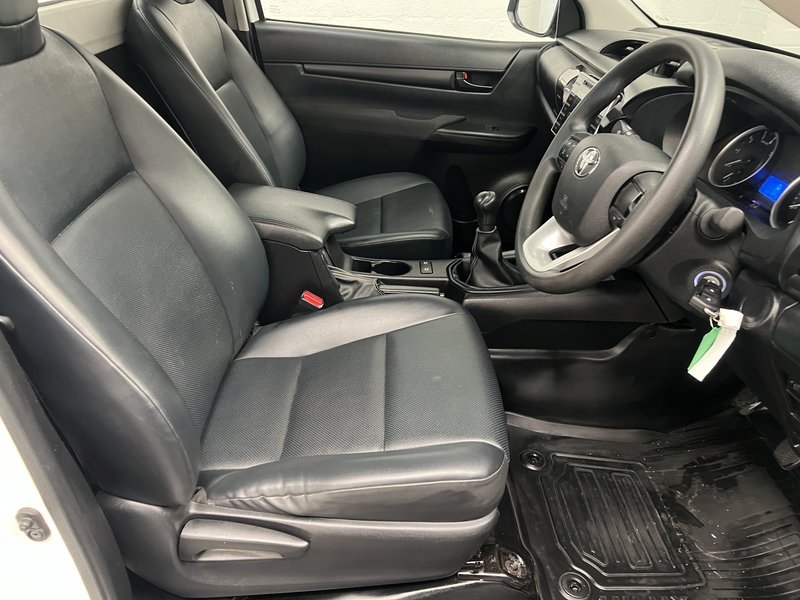 2020 Toyota Hilux PickUp Van — cab interior