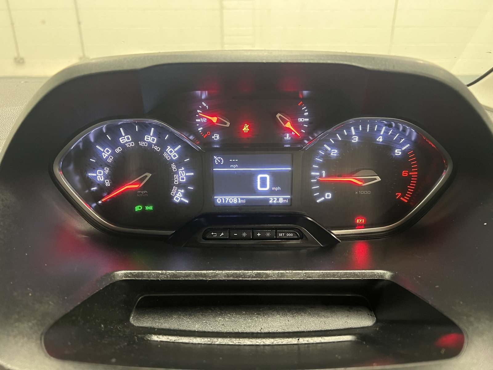 2022 Peugeot Partner Panel Van — photo 2 of 19