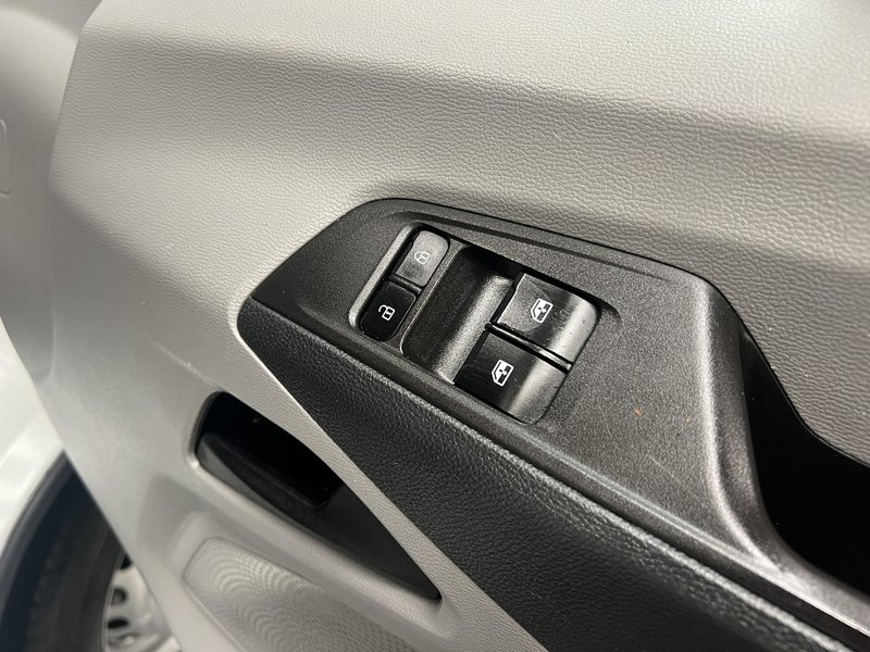 2023 Maxus Deliver 9 High Roof Panel Van — photo 2 of 20