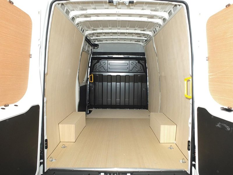 2025 Iveco Daily Panel Van — photo 2 of 8