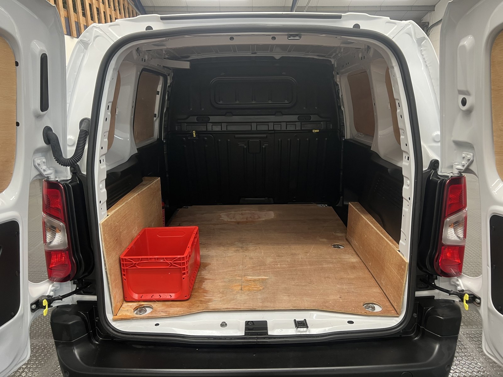 2023 Peugeot Partner Panel Van — photo 20 of 20