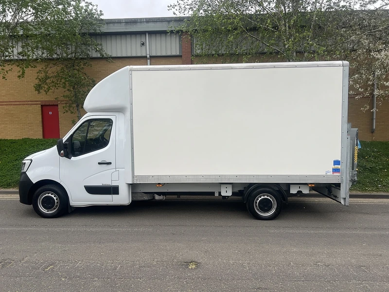 2025 Renault Master Luton Box Van