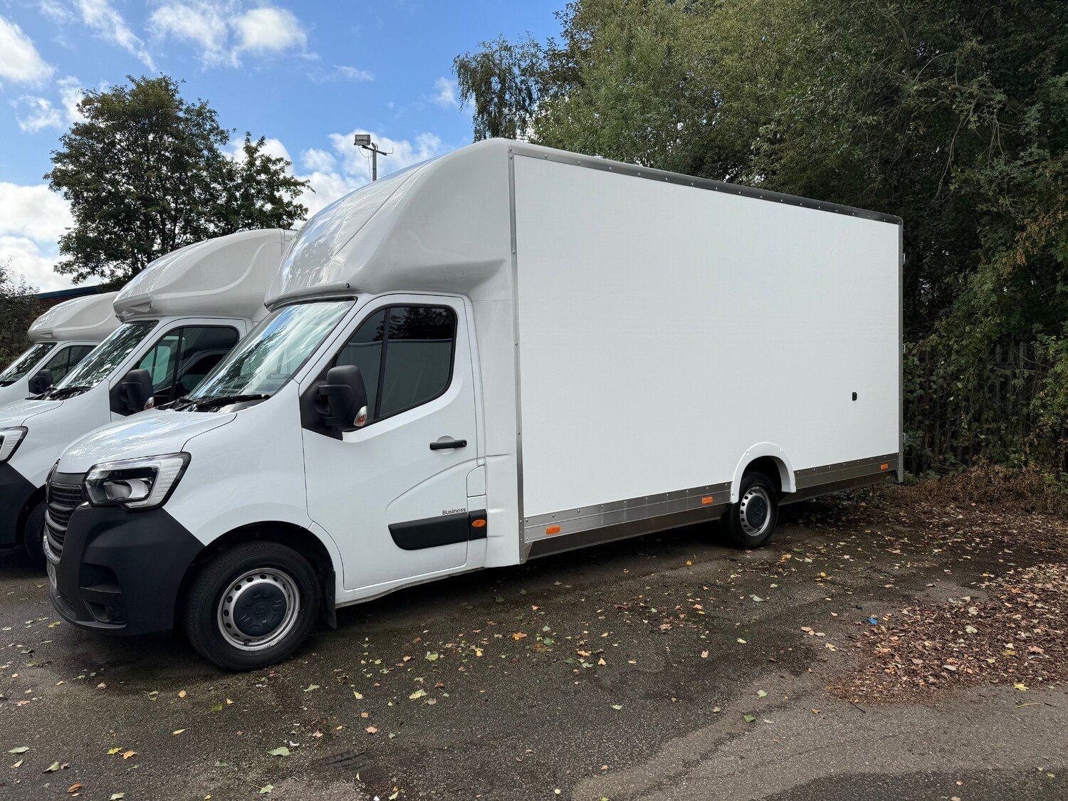 2023 Renault Master Luton Low Loader Van — photo 2 of 6