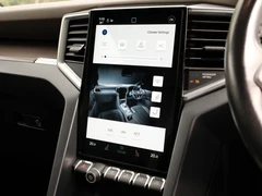 2024 Volkswagen Amarok PickUp Van — cab interior