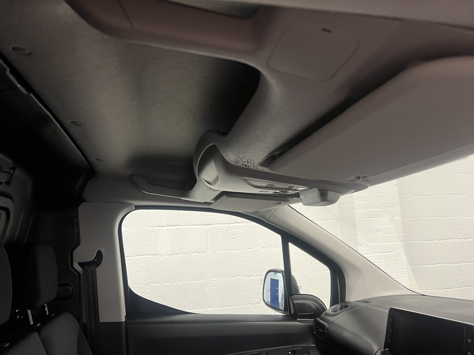 2023 Peugeot Partner Panel Van — photo 1 of 18