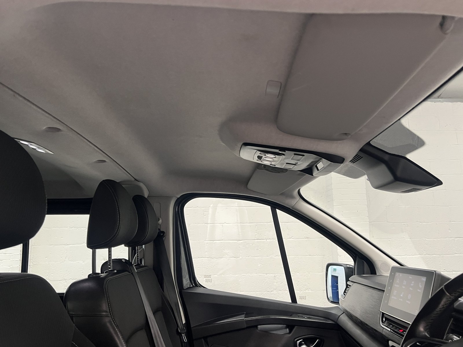 2023 Renault Trafic Panel Van — photo 1 of 28